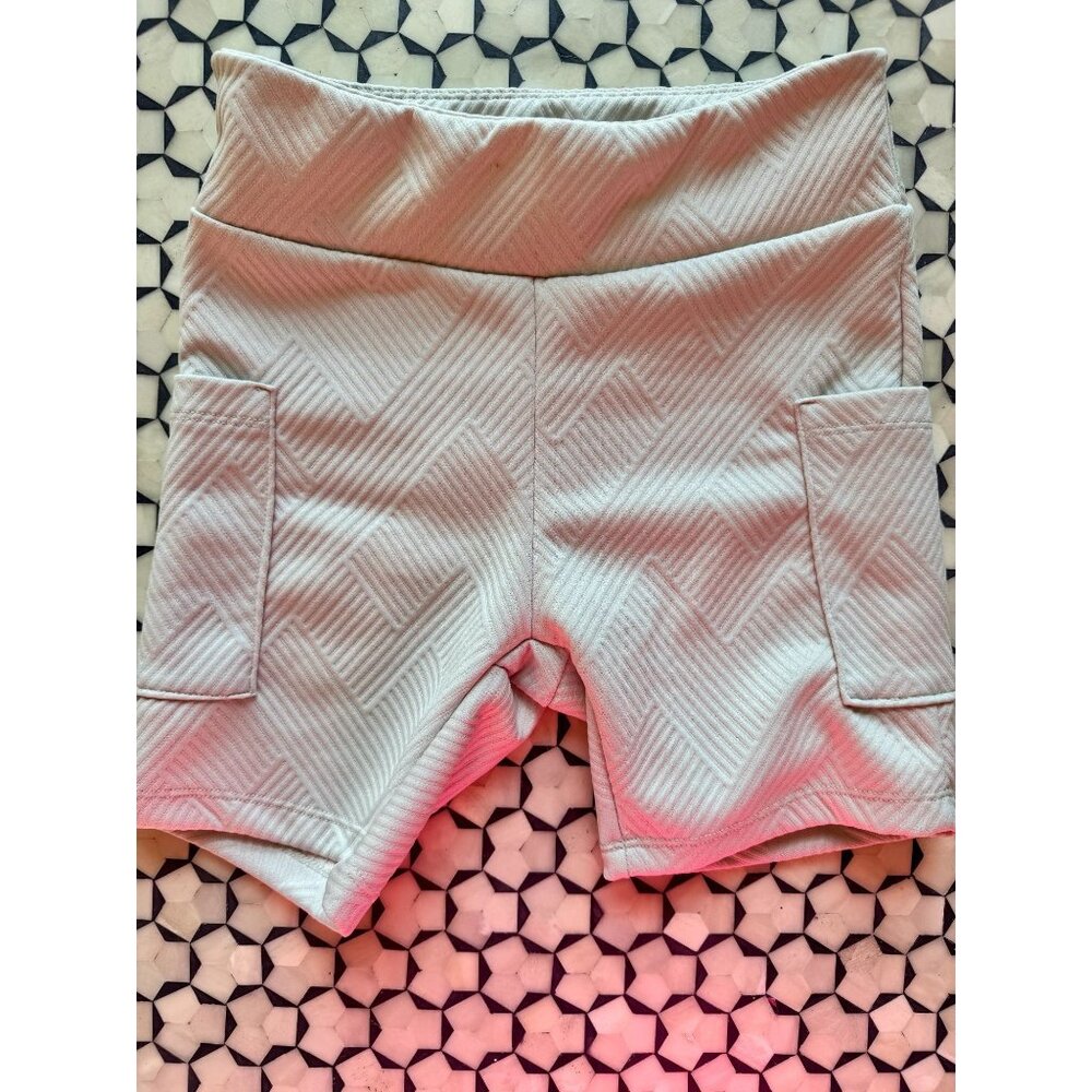 Kickin It Biker Shorts Silver Chevron Pattern Small NWT By Bucket List